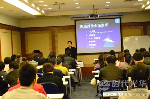 學(xué)員們正在認(rèn)真聽講www.www.1666av.com